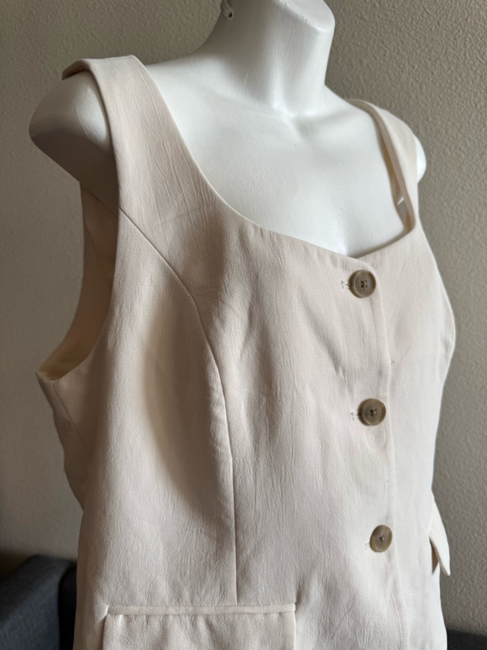 Cream Button-Front Sleeveless Vest - Picture 4 of 4